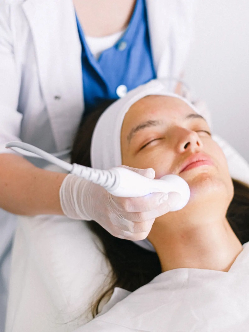 Professional comparison between hydrogen skin cleansing and vacuum hydropeeling treatment at SkinCareWithMargo clinic in Krakow